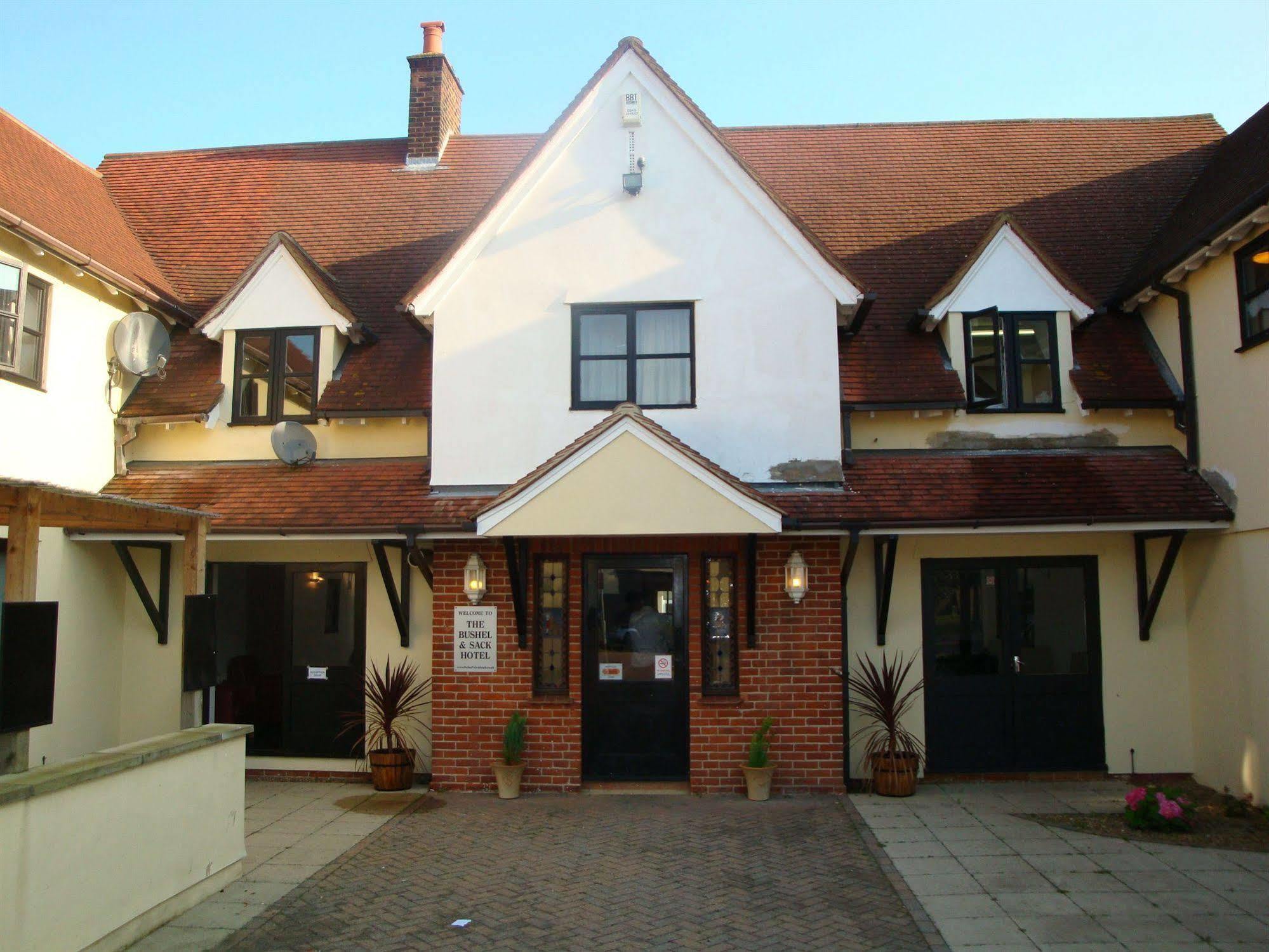 Stansted Skyline Hotel Great Dunmow Exterior foto